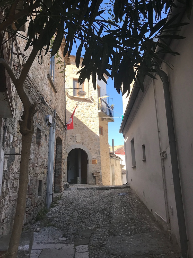 Le Pietre Del Borgo — hotel in Bovino