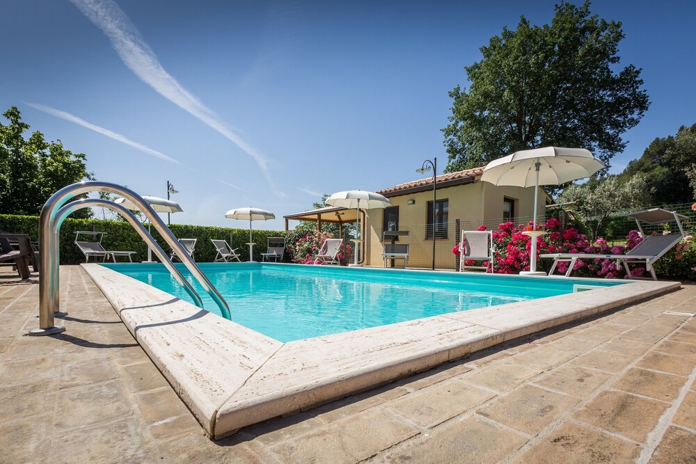 Country House Nonna Rana — 4-Star Luxury Hotel in Cannara, Italy