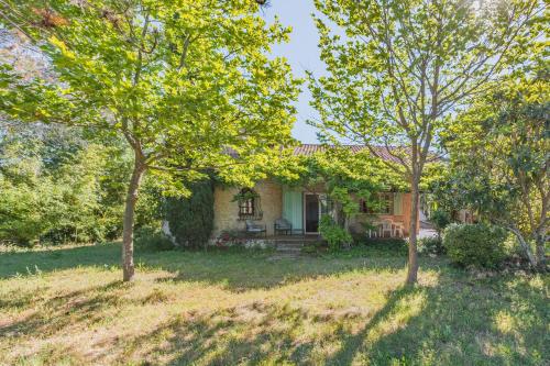 Le Mas des Trois Sources Grand jardin — hotel in Gignac