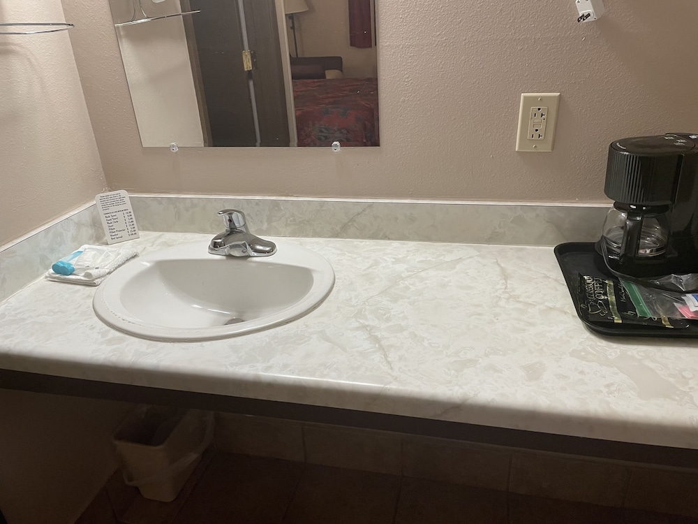 Lebo Inn - photo 8