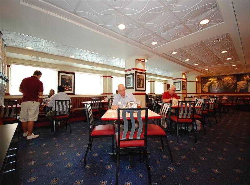 Red Lion Hotel Rosslyn Iwo Jima - photo 9