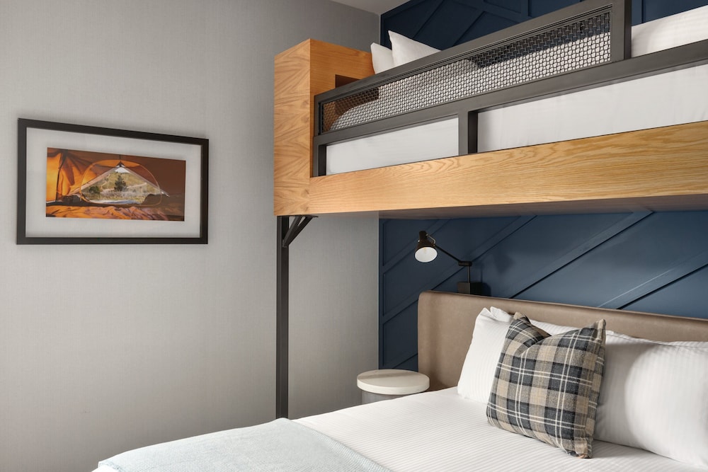 The Eddy Taproom & Hotel - photo 8