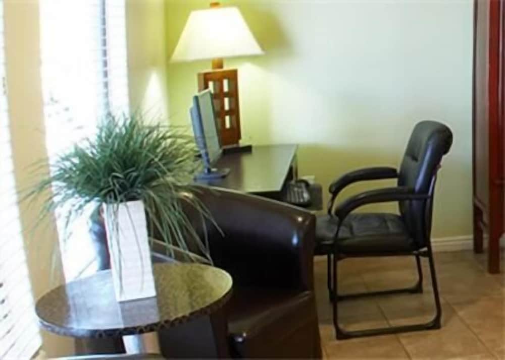 Premier Inns Tolleson - photo 31