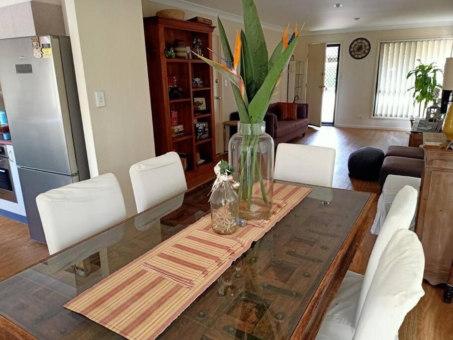 Tingalpa Townhouse Treat — 4-Star Luxury Hotel in Brisbane, Australia