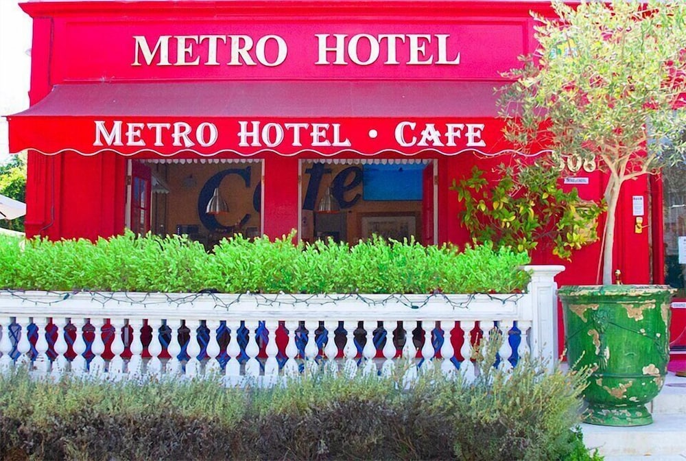 Metro Hotel and Cafe - photo 90