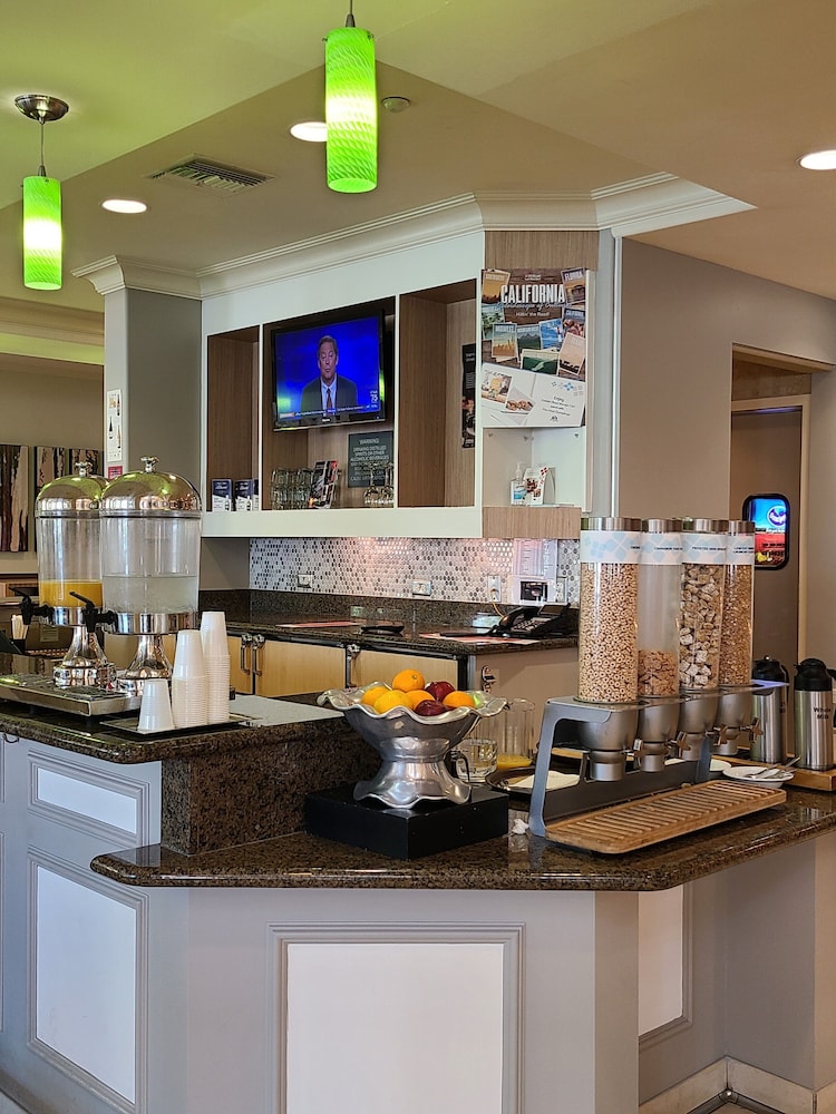 Hilton Garden Inn San Bernardino - photo 59