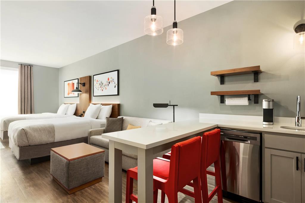 La Quinta Inn & Suites by Wyndham Mount Laurel Moorestown - photo 56