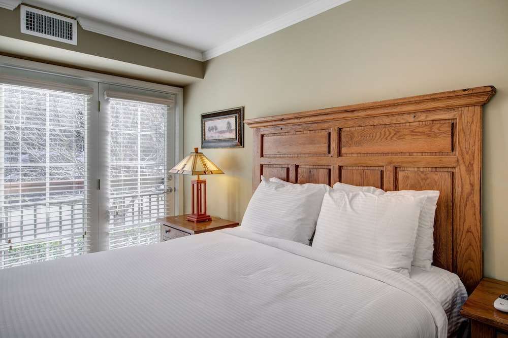 The Residences at Biltmore - photo 4