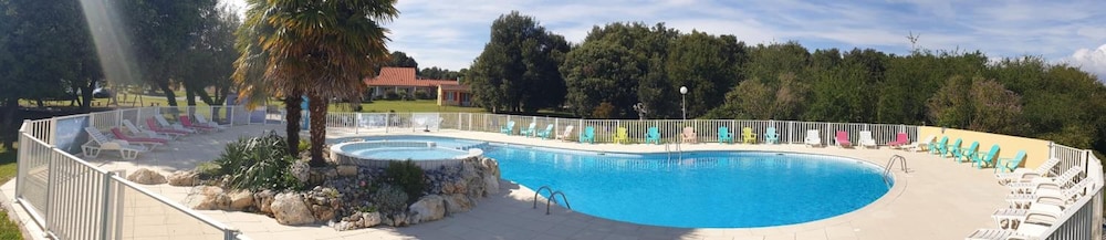 Les Chênes Verts - carbon neutral hotel in Saint-Savinien