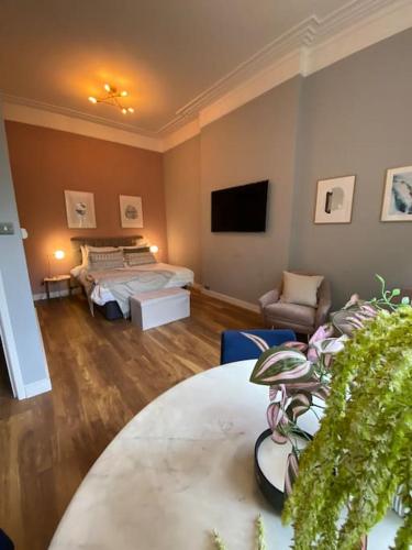 Stylish Studio for 3 near Regents Park n4 — 4-Star Luxury Hotel in London, United Kingdom