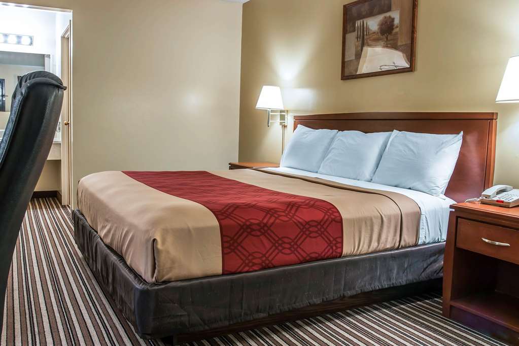 Econo Lodge Paw Paw - photo 23