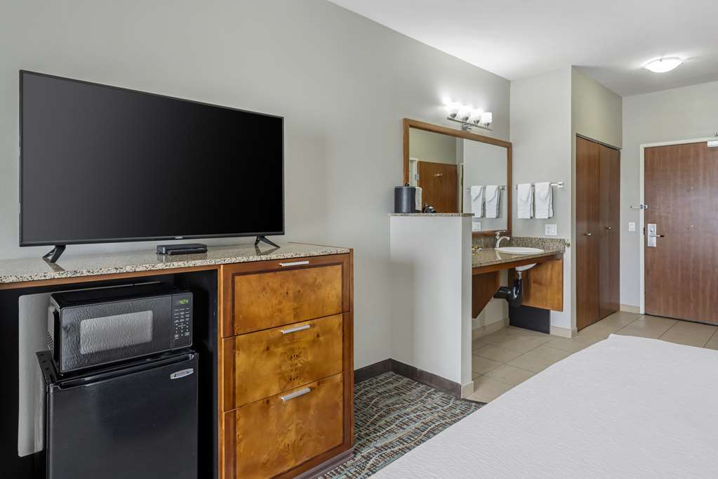 Best Western Plus Peppertree Inn At Omak - photo 17