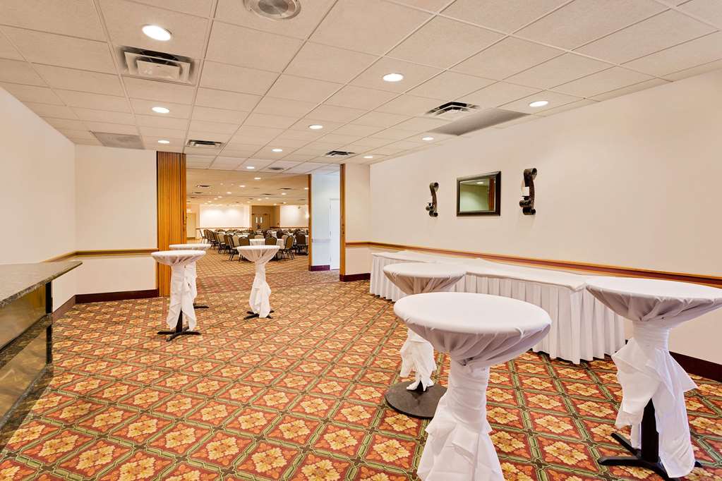 Ramada by Wyndham Marquette - photo 23