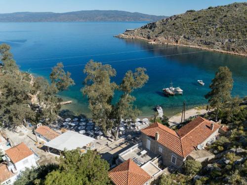 Villa Mandraki — 4-Star Luxury Hotel in Ydra, Greece