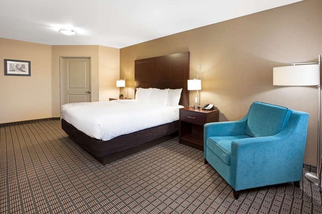 La Quinta Inn & Suites by Wyndham Bellingham - photo 38