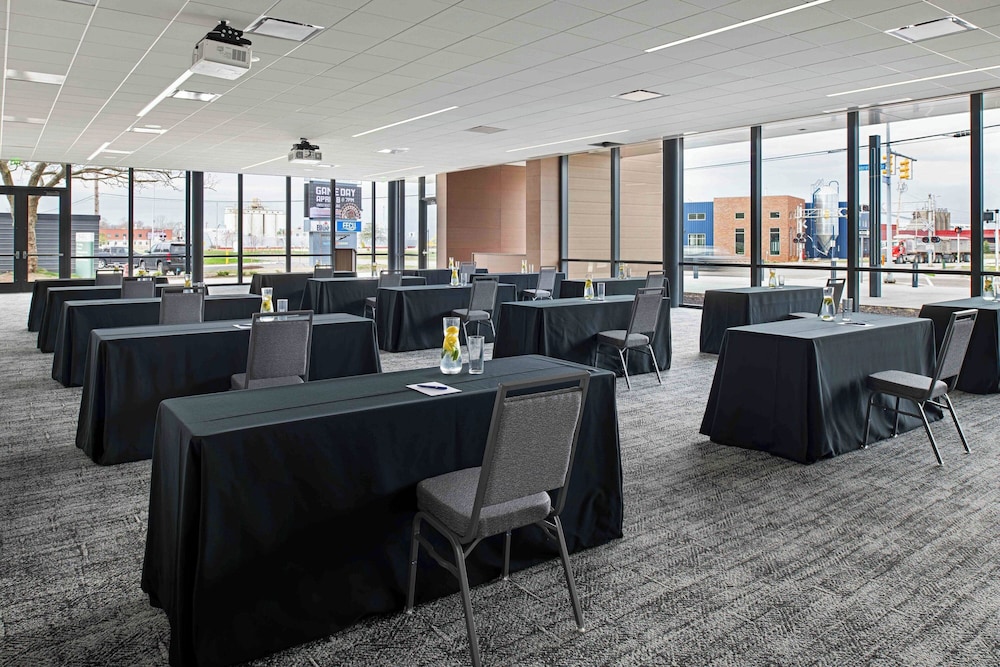 Delta Hotels by Marriott Muskegon Convention Center - photo 44