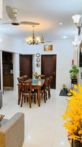 Burj View N Nazimabad Block H 3 Bedroom 3 Bath — 4-Star Luxury Hotel in Karachi, Pakistan