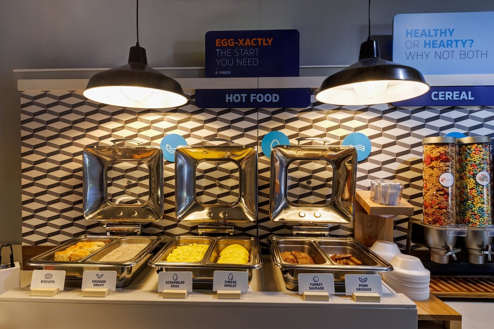 Holiday Inn Express & Suites Shelbyville Indianapolis by IHG - photo 37