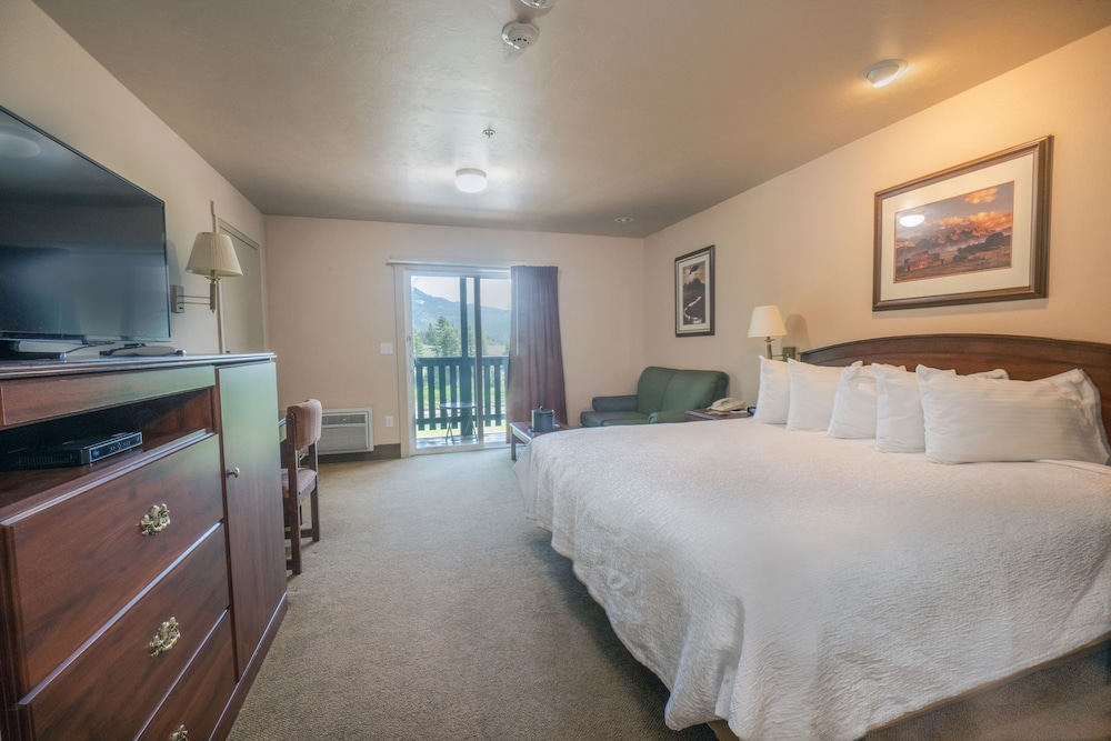 Flying Saddle Resort - photo 10