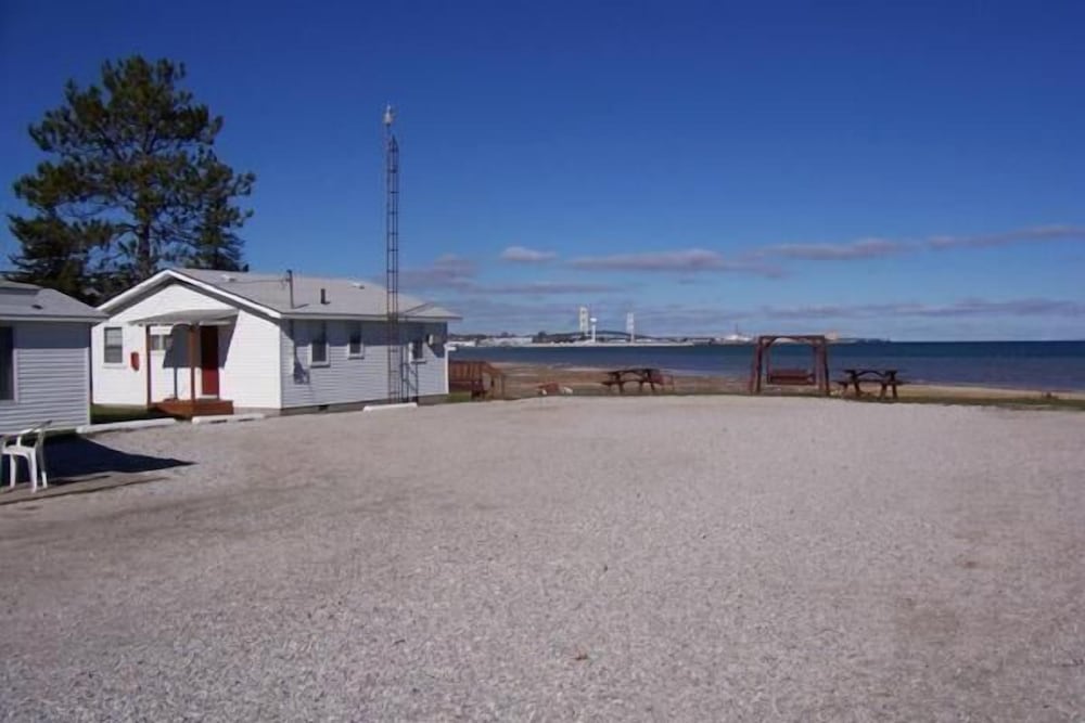 Bell's Melody Motel - photo 22