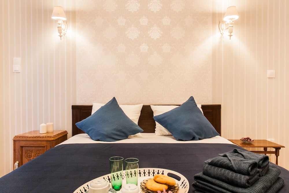 Classy Central Apartment near Acropolis — 4-Star Luxury Hotel in Athens, Greece