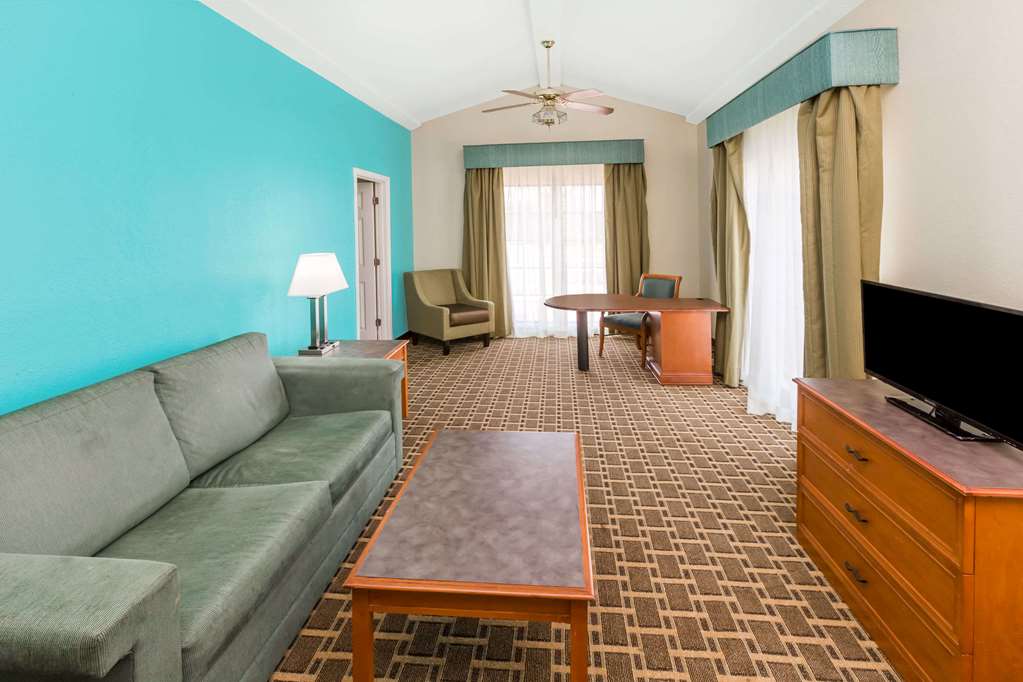 Days Inn by Wyndham Little Rock Medical Center - photo 11