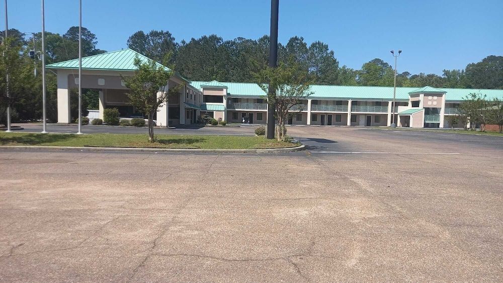 Traveler Inn and Suites - photo 15