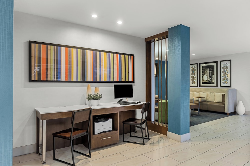 Holiday Inn Express and Suites Savannah Midtown by IHG - photo 29