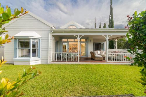 Lagoon Serenity Retreat in Knysna, South Africa