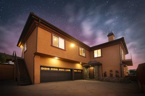 5 BR 5 BA Getaway with a View — 4-Star Luxury Hotel in Thousand Oaks, United States