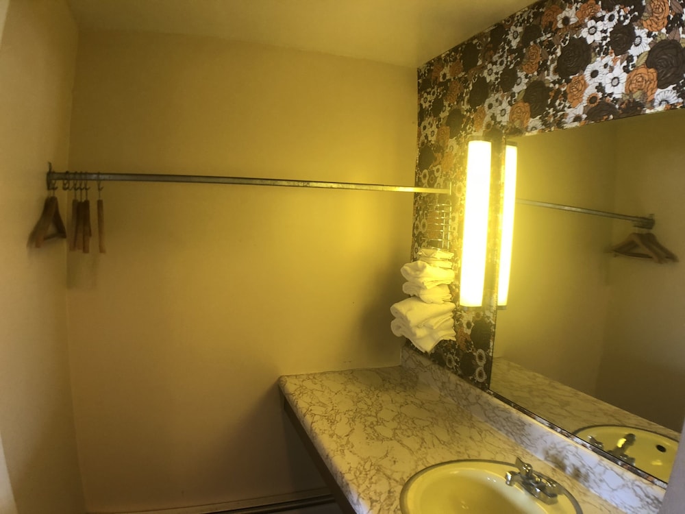 Spring Fountain Motel - photo 17