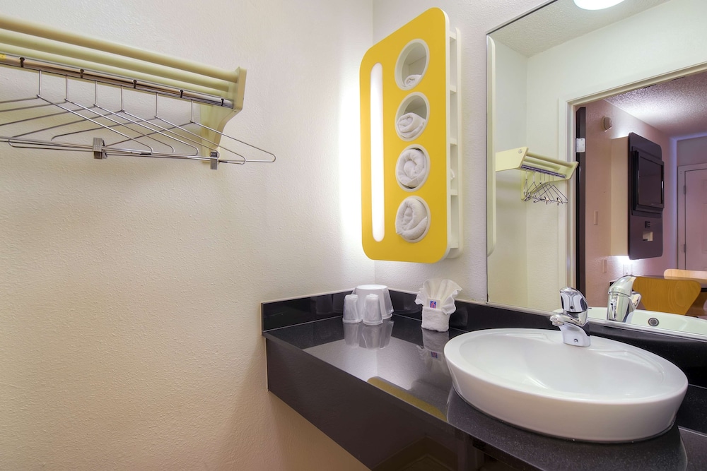 Studio 6 Suites Las Vegas NV Tropicana - photo 37