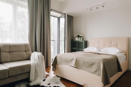 Dream Stay Stylish Studio with French Balcony