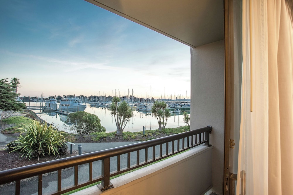 DoubleTree by Hilton Hotel Berkeley Marina - photo 40