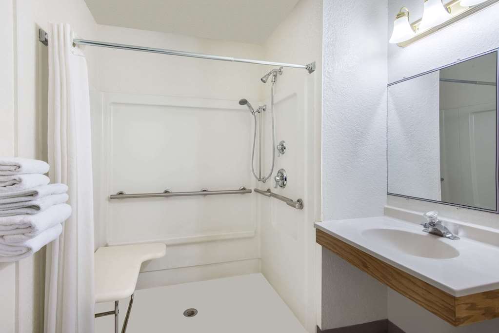 Super 8 by Wyndham Youngstown Austintown - photo 8