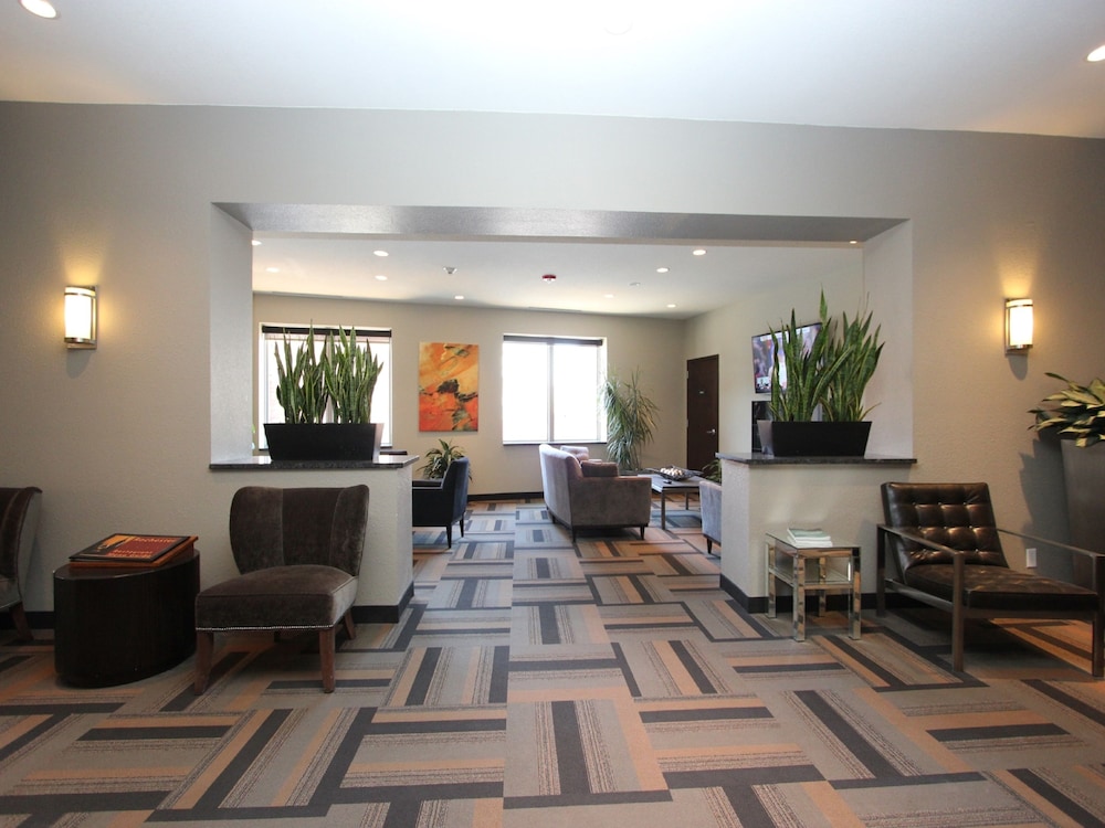 East Avenue Inn & Suites - photo 36