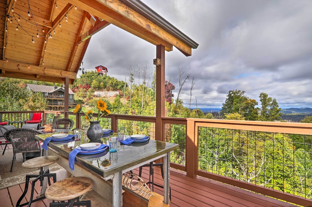Woodsy Retreat with Fire Pit And Resort Amenities - photo 35