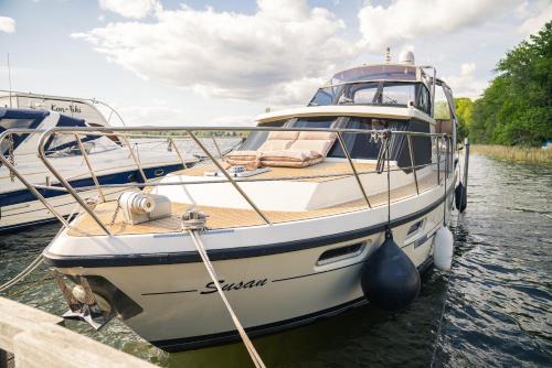 TraumZeitBoot Susan Yacht exklusiver Festlieger in perfekter Lage am Scharmützelsee Bad Saarow in Bad Saarow, Germany