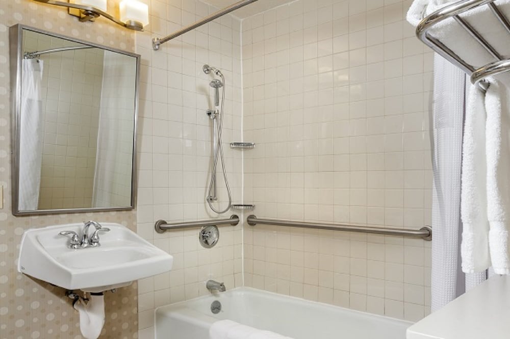 Concord Plaza Hotel - photo 12