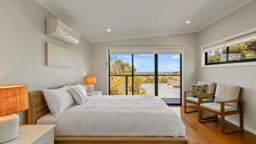 Anchored On Capes Upstairs Family Retreat — Lakes Entrance