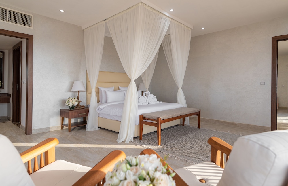 Regency Sealine Camp — 5-Star Luxury Hotel in Musay`Id, Qatar