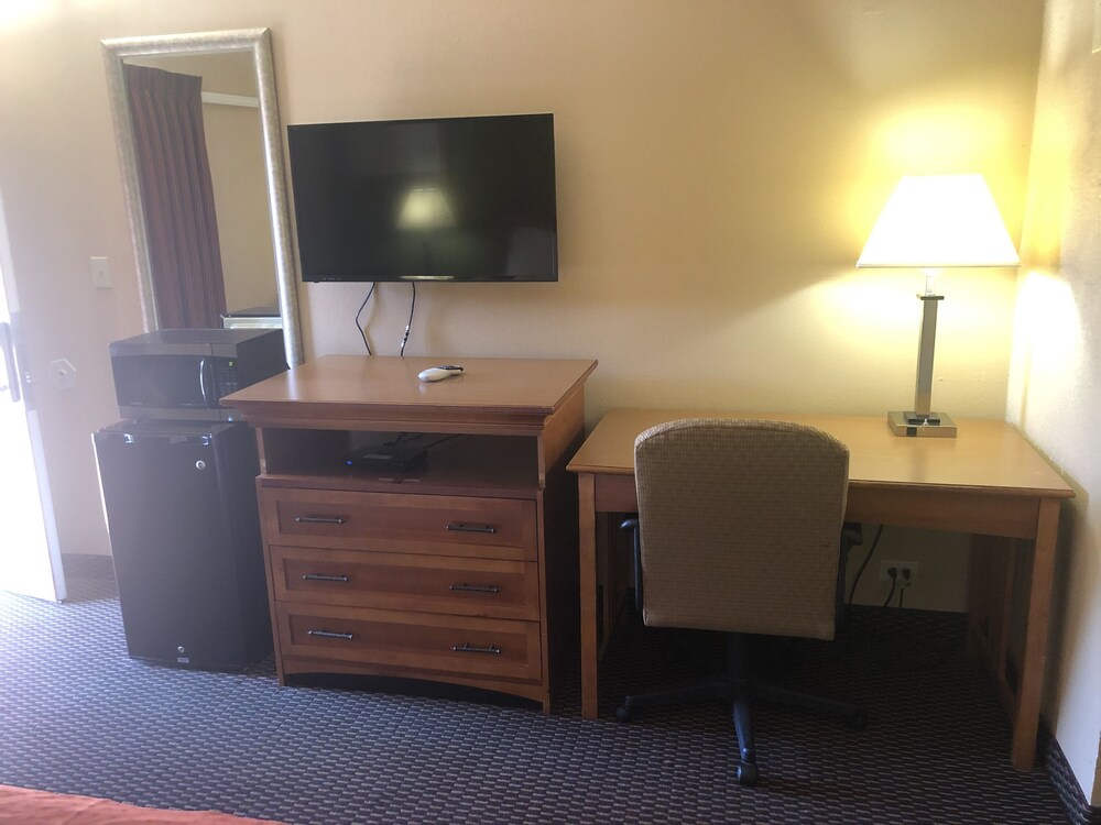 Relax Inn Guin - photo 8