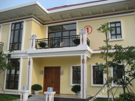 Sanniang Bay Dolphin Hotel in Qinzhou, People's Republic of China