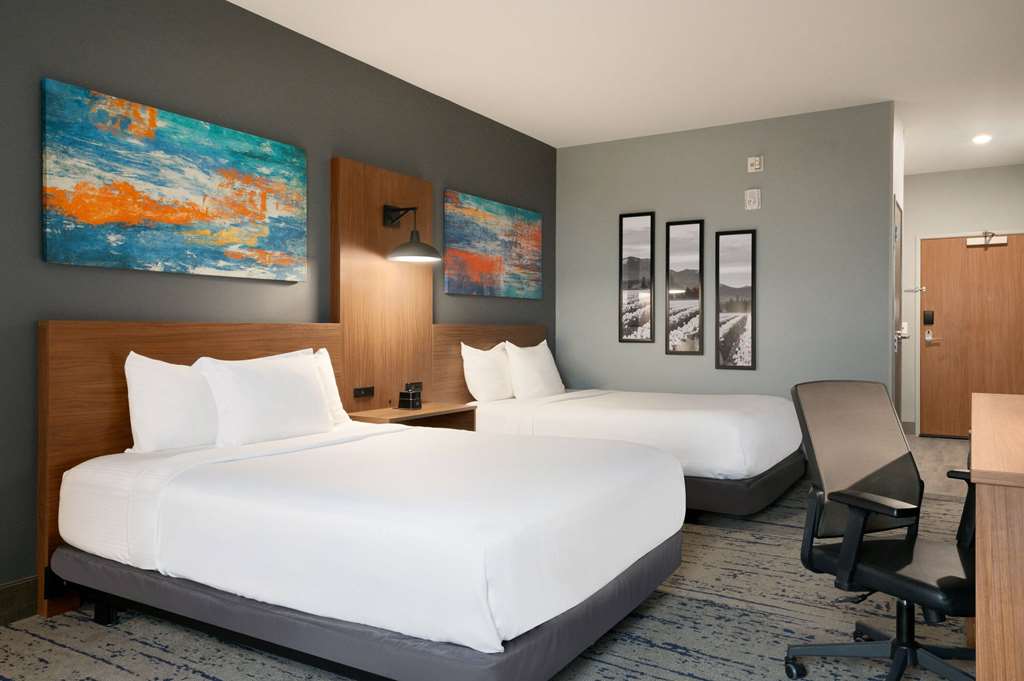 La Quinta Inn & Suites by Wyndham Marysville - photo 18