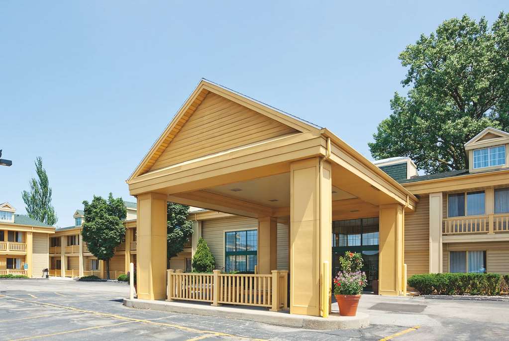 La Quinta Inn by Wyndham Oshkosh - photo 3
