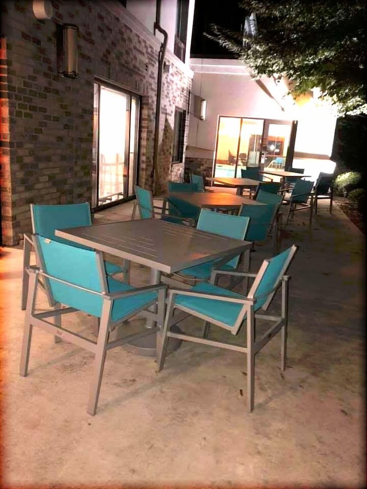 Holiday Inn Express & Suites Clear Spring by IHG - photo 40