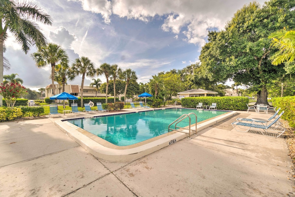 Sunny Sarasota Oasis with Private Screened Lanai — 4-Star Luxury Hotel in Sarasota, United States