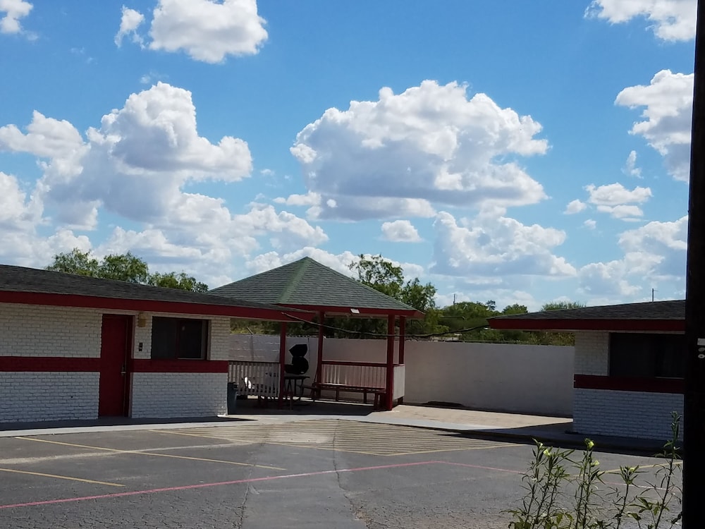 Luxury Inn & RV Park - photo 30