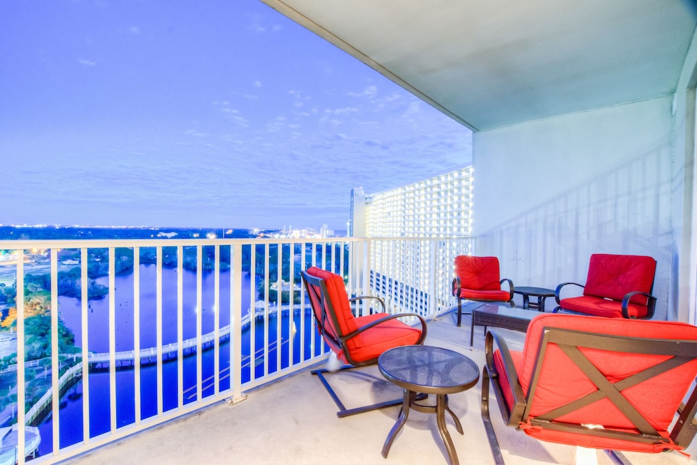 Laketown Wharf Resort by Aneliya's Rentals - photo 693