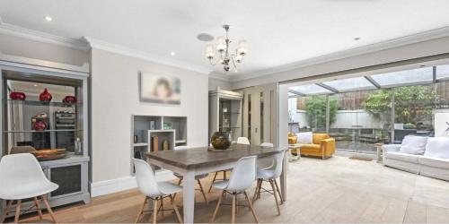 Abbey Rd St John's Wood Retreat by Aureva — 4-Star Luxury Hotel in London, United Kingdom